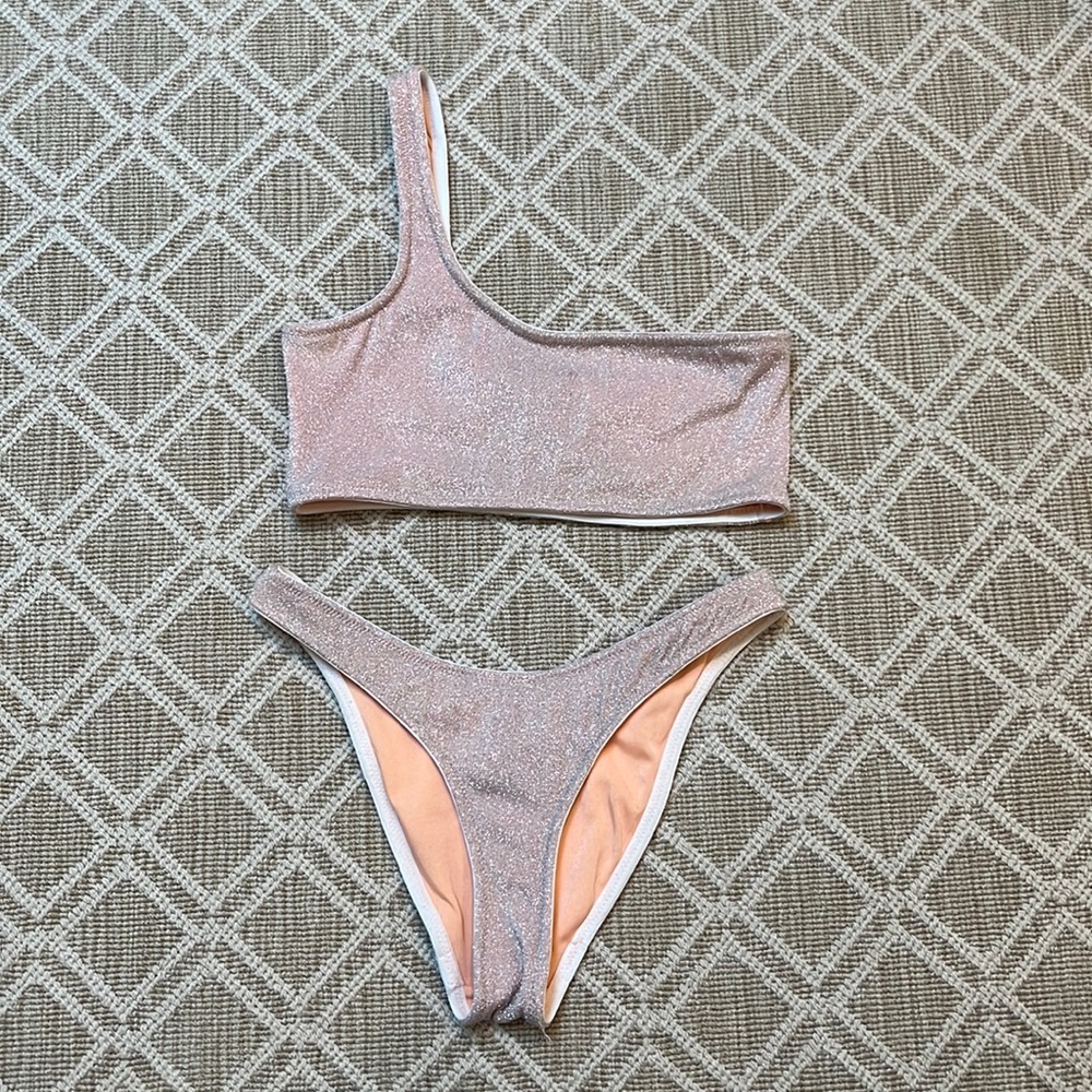 Sparkle nude/ pink triangle set.